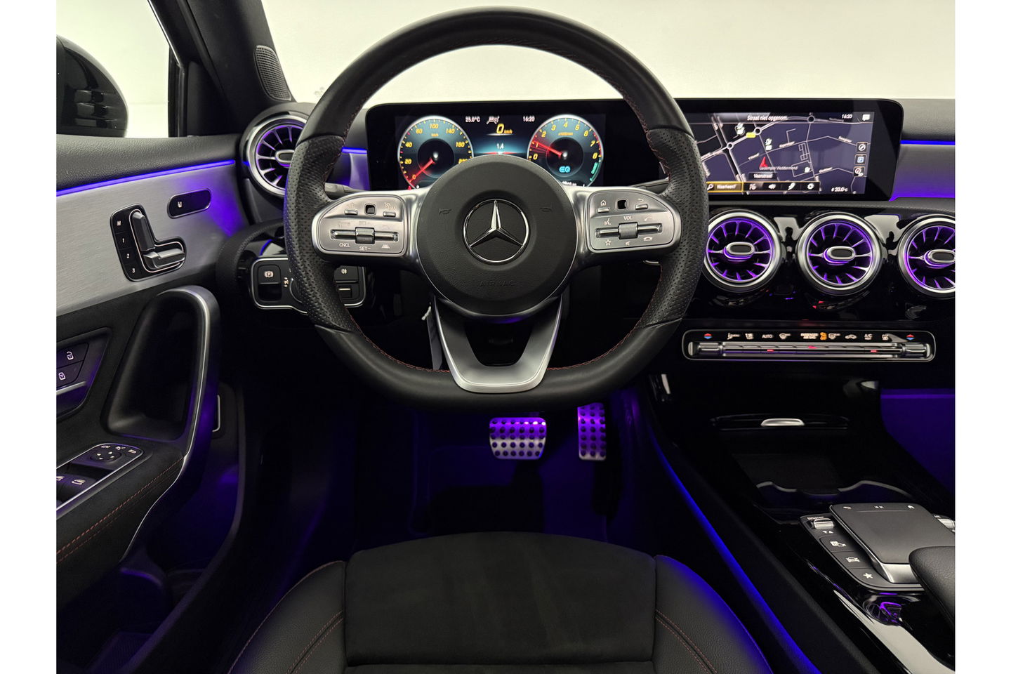 Mercedes-Benz A-Klasse 250 e AMG 235PK Pano Sfeer Memory LED Clima Cruise Camera Virtual Navi PDC 18"LMV