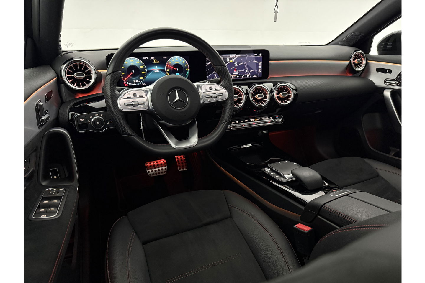 Mercedes-Benz A-Klasse 250 e AMG 235PK Pano Sfeer Memory LED Clima Cruise Camera Virtual Navi PDC 18"LMV