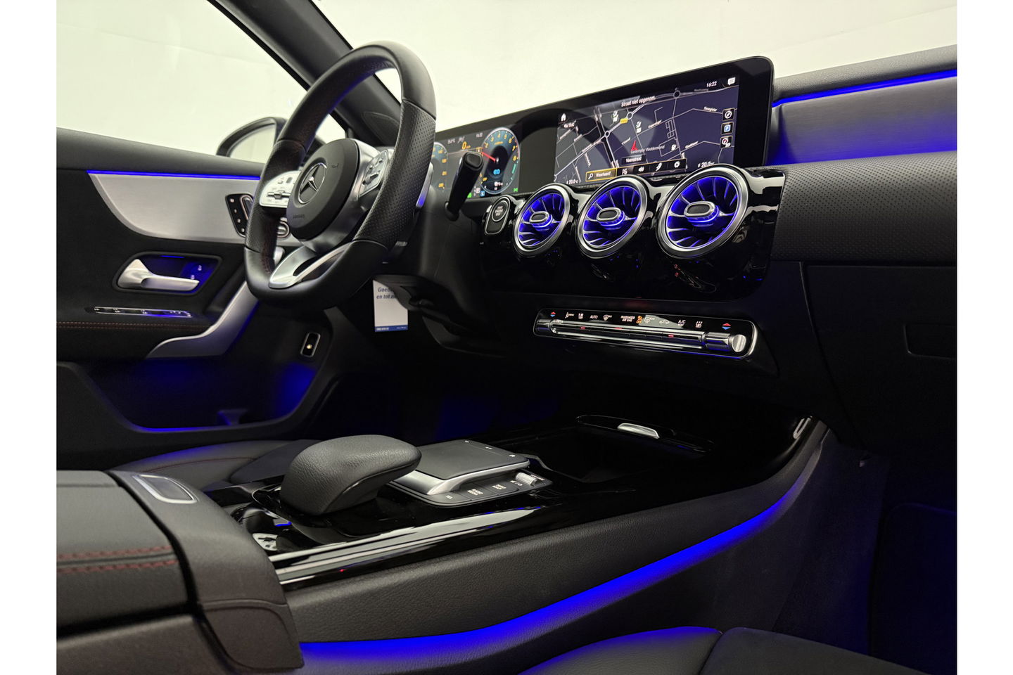 Mercedes-Benz A-Klasse 250 e AMG 235PK Pano Sfeer Memory LED Clima Cruise Camera Virtual Navi PDC 18"LMV