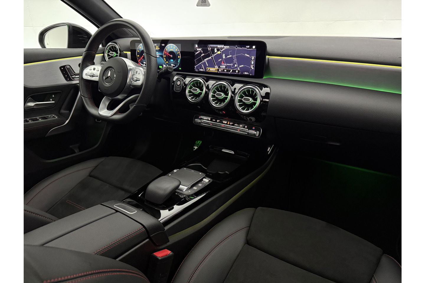 Mercedes-Benz A-Klasse 250 e AMG 235PK Pano Sfeer Memory LED Clima Cruise Camera Virtual Navi PDC 18"LMV