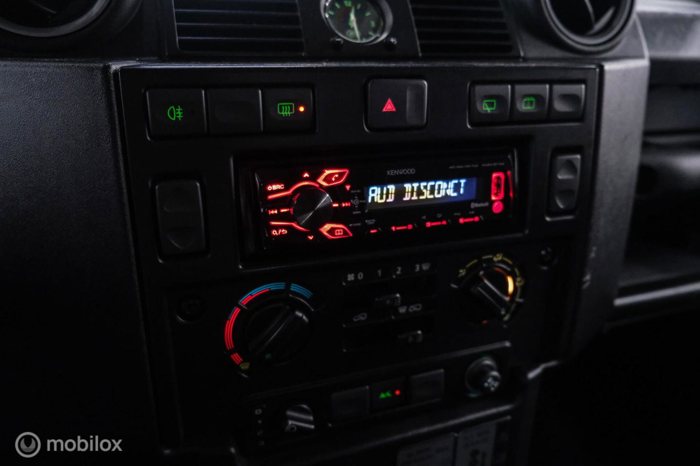 Land Rover Defender 2.4 TD 110 | Airco | BTW auto | Origineel NL | SVX | NAP | Commercial | ASS stoelen | Trekhaak | 60th anniversary | X Tech |
