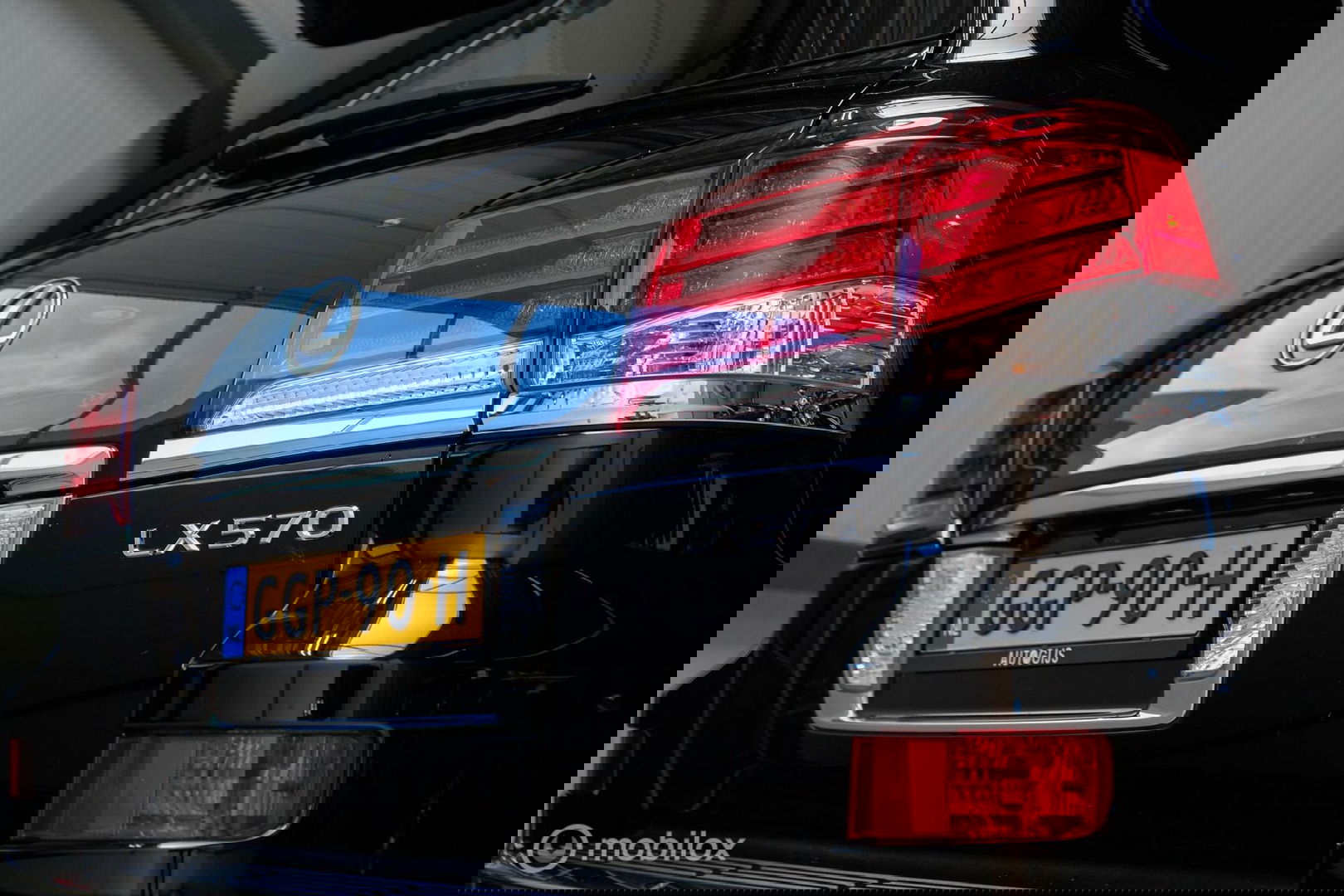 Lexus LX 570 5.7 V8 389 pk | 8 persoons | Mark Levinson | luchtvering | unieke auto!