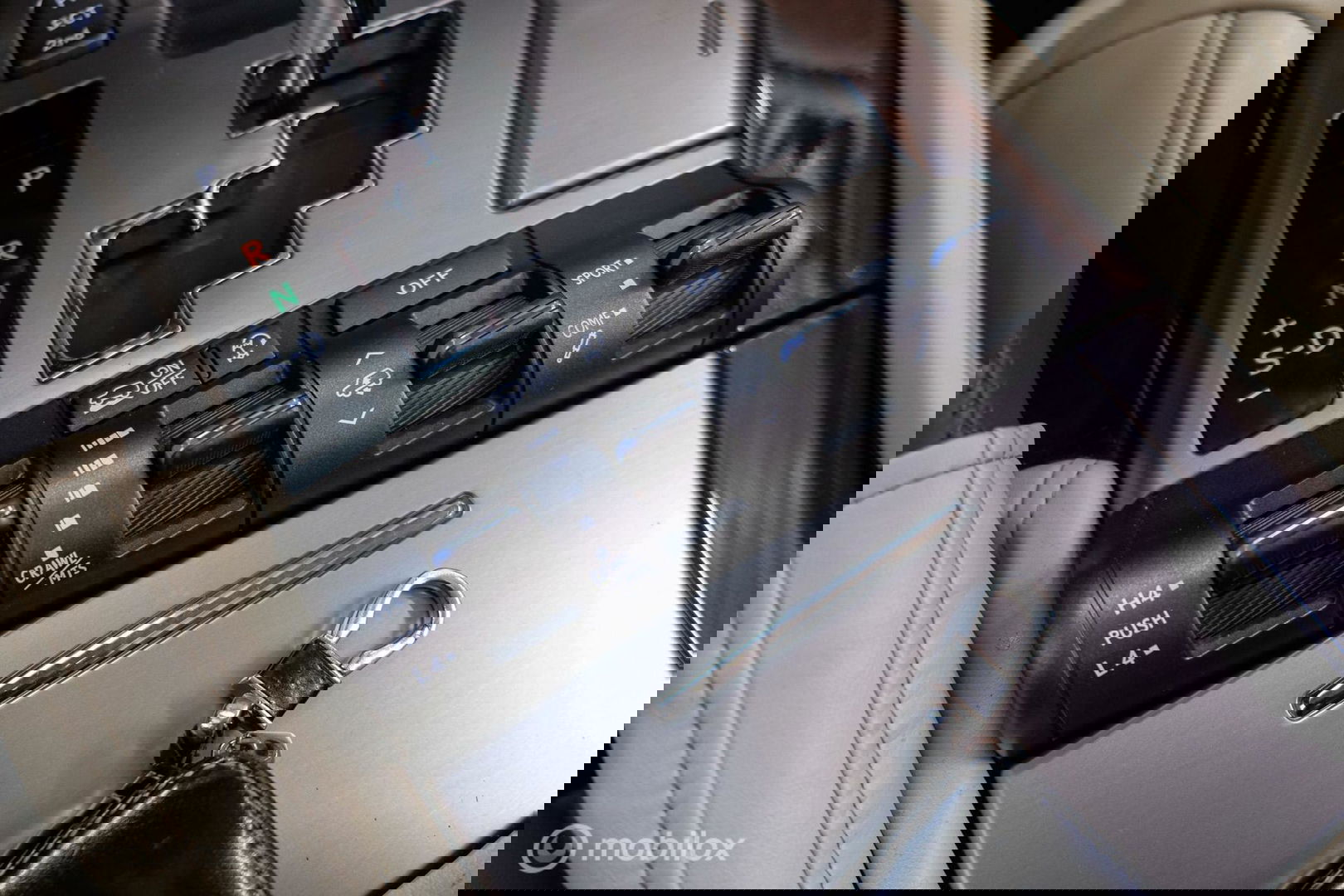 Lexus LX 570 5.7 V8 389 pk | 8 persoons | Mark Levinson | luchtvering | unieke auto!