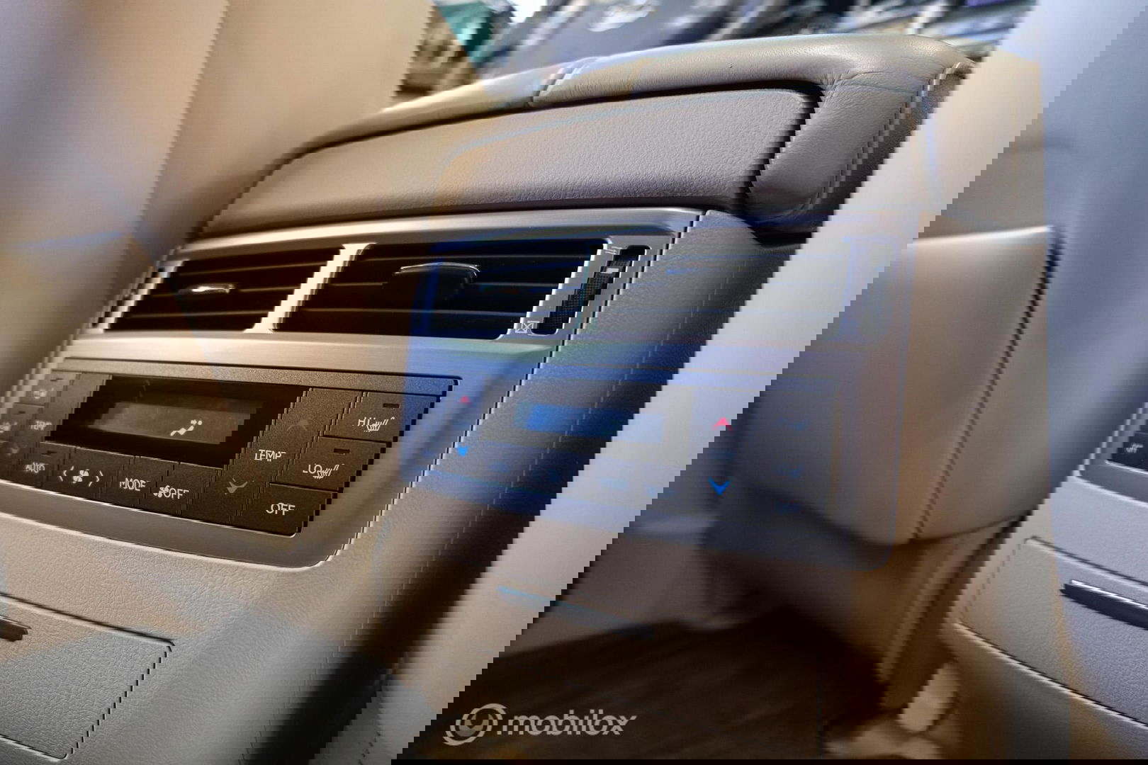 Lexus LX 570 5.7 V8 389 pk | 8 persoons | Mark Levinson | luchtvering | unieke auto!