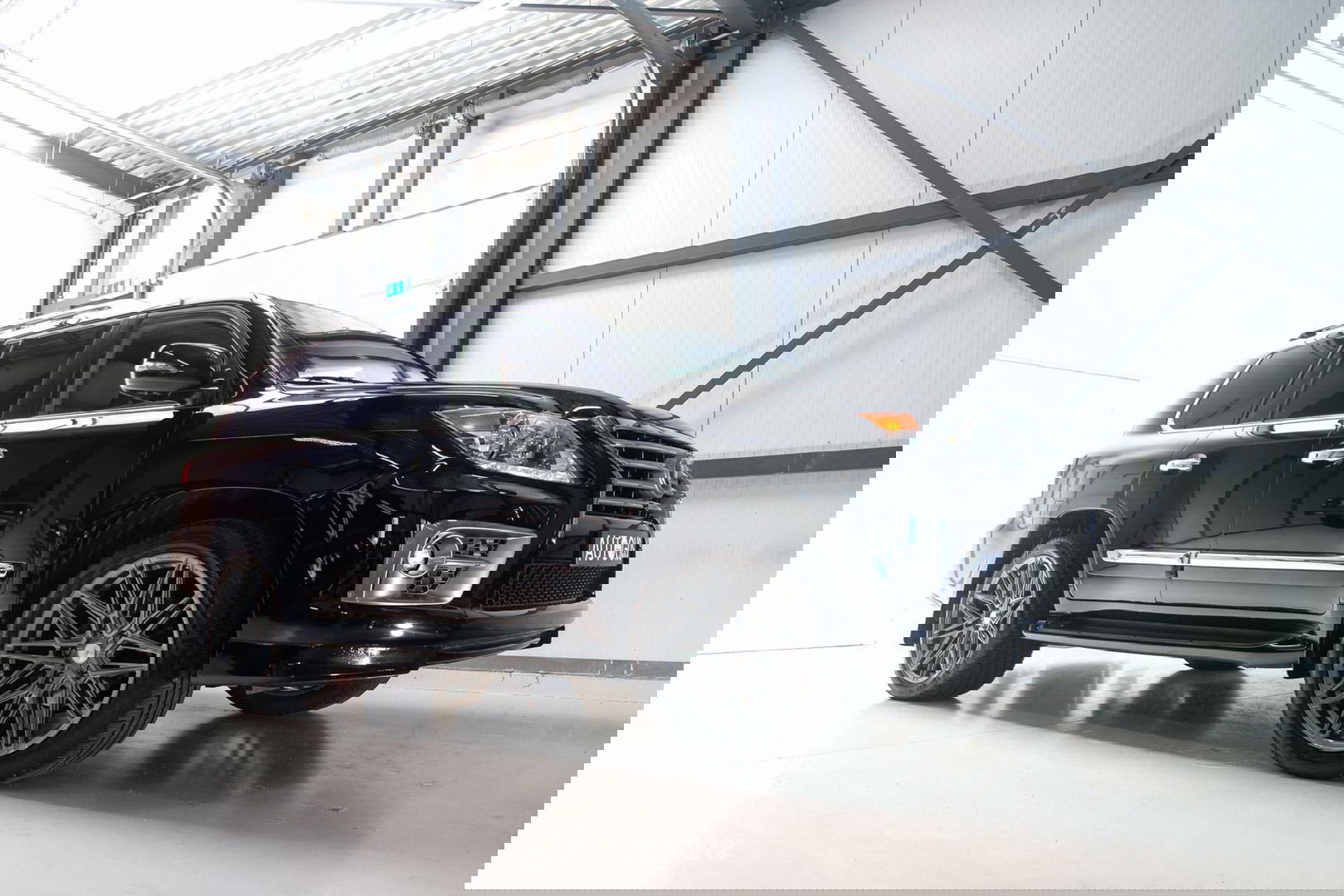 Lexus LX 570 5.7 V8 389 pk | 8 persoons | Mark Levinson | luchtvering | unieke auto!