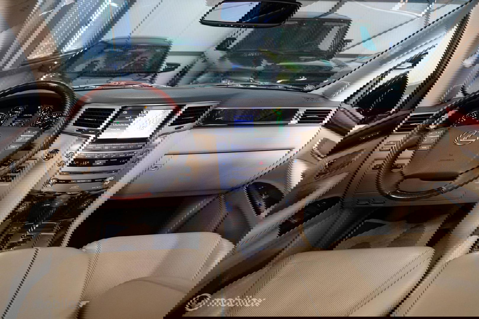 Lexus LX 570 5.7 V8 389 pk | 8 persoons | Mark Levinson | luchtvering | unieke auto!