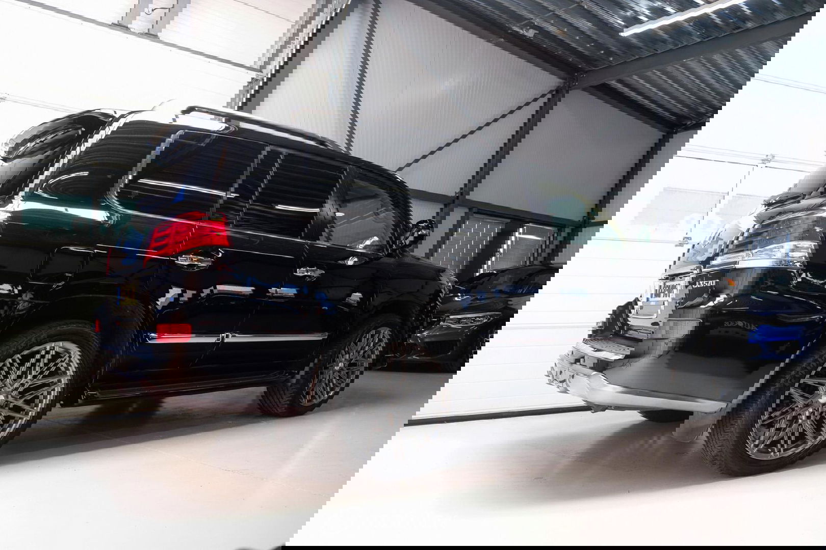 Lexus LX 570 5.7 V8 389 pk | 8 persoons | Mark Levinson | luchtvering | unieke auto!