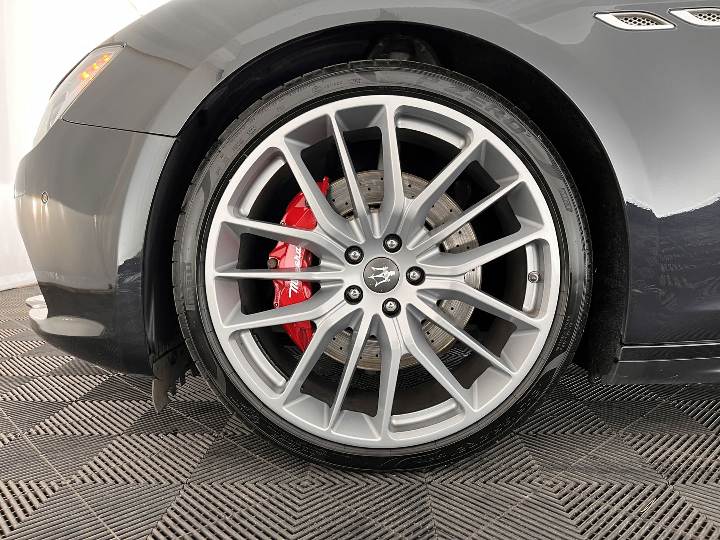 Maserati Ghibli 3.0 S Q4 Sports-Pack Aut. *LUXURY-LEATHER | BI-XENON | HARMAN/KARDON-SOUNDSYTEM | NAVI-FULLMAP | HEATED-SPORTSEATS | SHIFT-PADDLES | KEYLESS | CAMERA | ECC | PDC | CRUISE | 21''ALU*