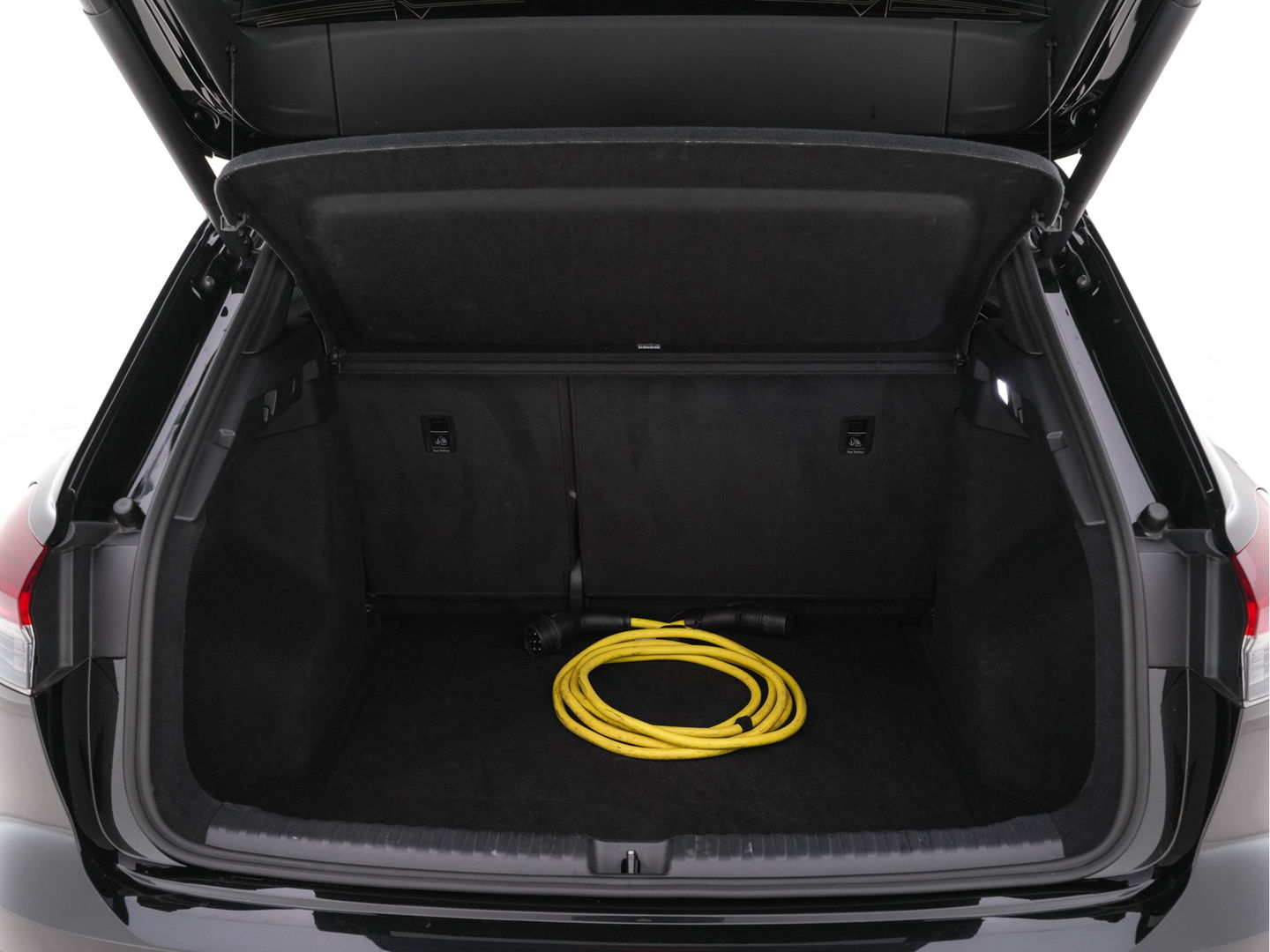Audi Q4 e-tron 40 S edition 77 kWh S-Line-Sportpack [ 3-Fase ] (INCL-BTW) *HEAT-PUMP | LEATHER-FABRIC | MATRIX-LED | ADAPTIVE-CRUISE | AMBIENT-LIGHT | DIGI-COCKPIT | AUDI-SOUND | DAB+ | KEYLESS | SHIFT-PADDLES | CAMERA | HEATED-SPORTSEATS | 20''ALU*