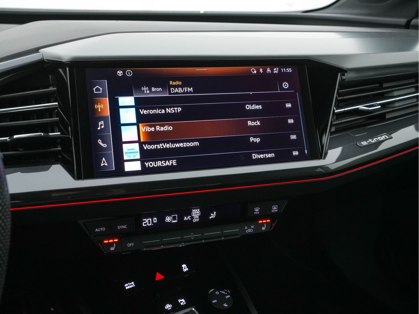 Audi Q4 e-tron 40 S edition 77 kWh S-Line-Sportpack [ 3-Fase ] (INCL-BTW) *HEAT-PUMP | LEATHER-FABRIC | MATRIX-LED | ADAPTIVE-CRUISE | AMBIENT-LIGHT | DIGI-COCKPIT | AUDI-SOUND | DAB+ | KEYLESS | SHIFT-PADDLES | CAMERA | HEATED-SPORTSEATS | 20''ALU*