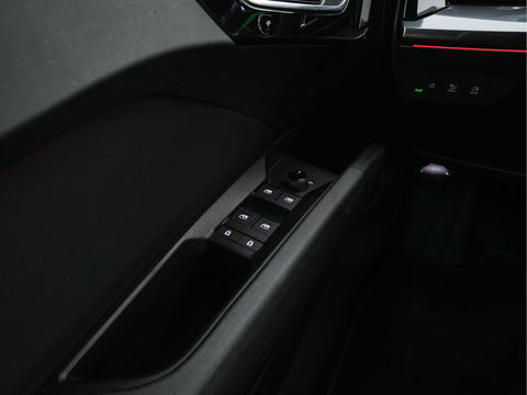 Audi Q4 e-tron 40 S edition 77 kWh S-Line-Sportpack [ 3-Fase ] (INCL-BTW) *HEAT-PUMP | LEATHER-FABRIC | MATRIX-LED | ADAPTIVE-CRUISE | AMBIENT-LIGHT | DIGI-COCKPIT | AUDI-SOUND | DAB+ | KEYLESS | SHIFT-PADDLES | CAMERA | HEATED-SPORTSEATS | 20''ALU*