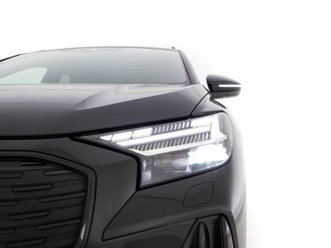 Audi Q4 e-tron 40 S edition 77 kWh S-Line-Sportpack [ 3-Fase ] (INCL-BTW) *HEAT-PUMP | LEATHER-FABRIC | MATRIX-LED | ADAPTIVE-CRUISE | AMBIENT-LIGHT | DIGI-COCKPIT | AUDI-SOUND | DAB+ | KEYLESS | SHIFT-PADDLES | CAMERA | HEATED-SPORTSEATS | 20''ALU*