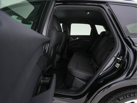 Audi Q4 e-tron 40 S edition 77 kWh S-Line-Sportpack [ 3-Fase ] (INCL-BTW) *HEAT-PUMP | LEATHER-FABRIC | MATRIX-LED | ADAPTIVE-CRUISE | AMBIENT-LIGHT | DIGI-COCKPIT | AUDI-SOUND | DAB+ | KEYLESS | SHIFT-PADDLES | CAMERA | HEATED-SPORTSEATS | 20''ALU*