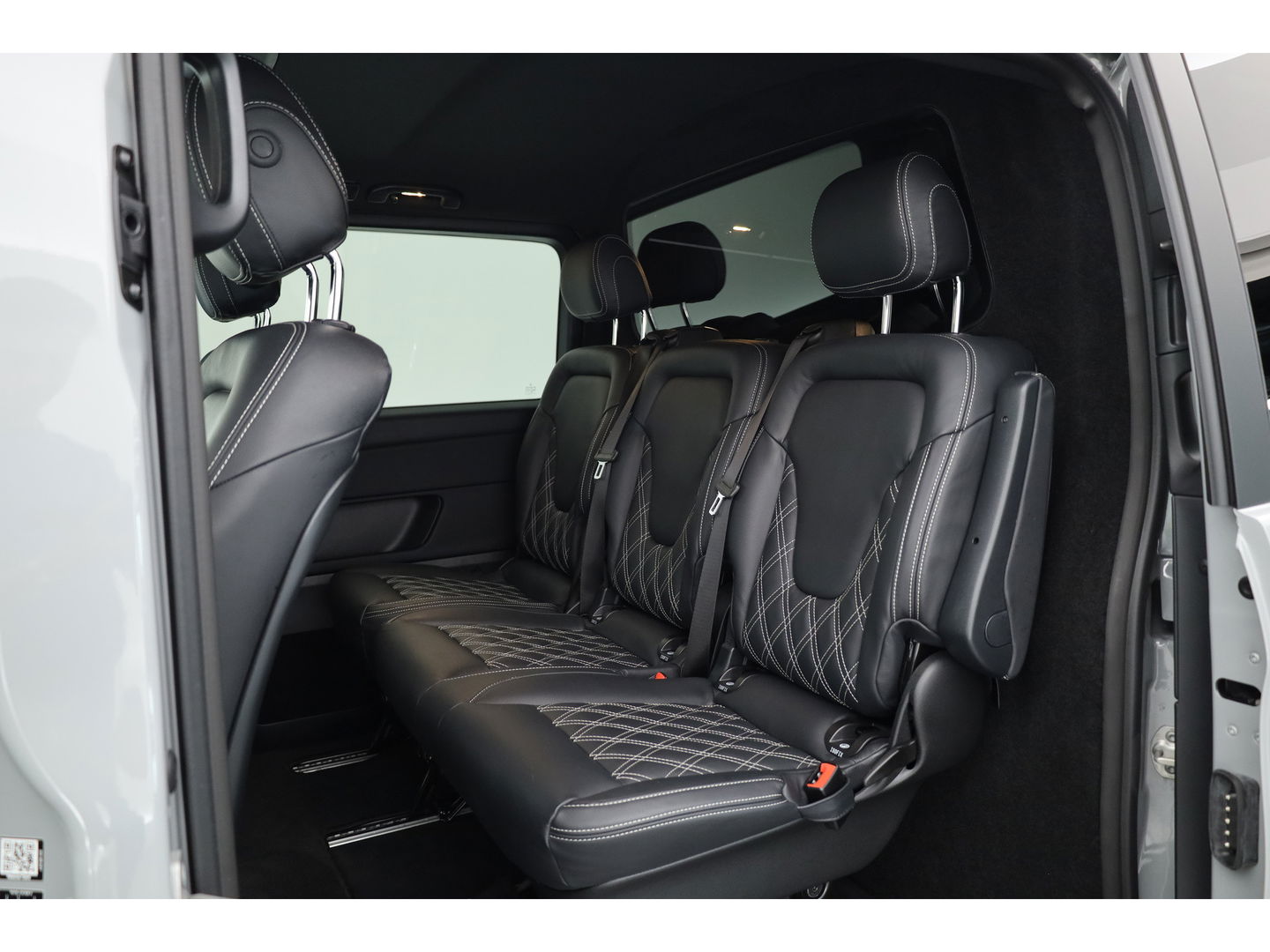 Mercedes-Benz V-Klasse 220d L2 Avantgarde Dub.Cab. | Automaat | 2x Schuifdeur | Leder | Maxton Design | CarPlay | Adapt. Cruise | Trekhaak