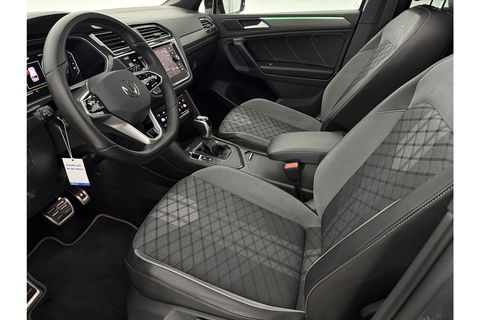 Volkswagen Tiguan 1.5 TSI 150PK R-line Pano Trekhaak IQ Lights LED Sfeer Virtual ACC Camera Carplay Clima Navi 19"LMV PDC