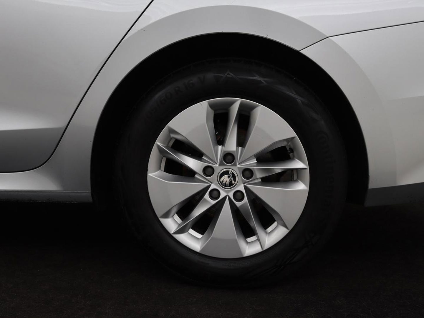 Škoda Octavia Combi 1.0 TSI Business Edition | Stoelverwarming | Trekhaak | Adaptive cruise | Elektrische achterklep | Carplay | Sfeerverlichting