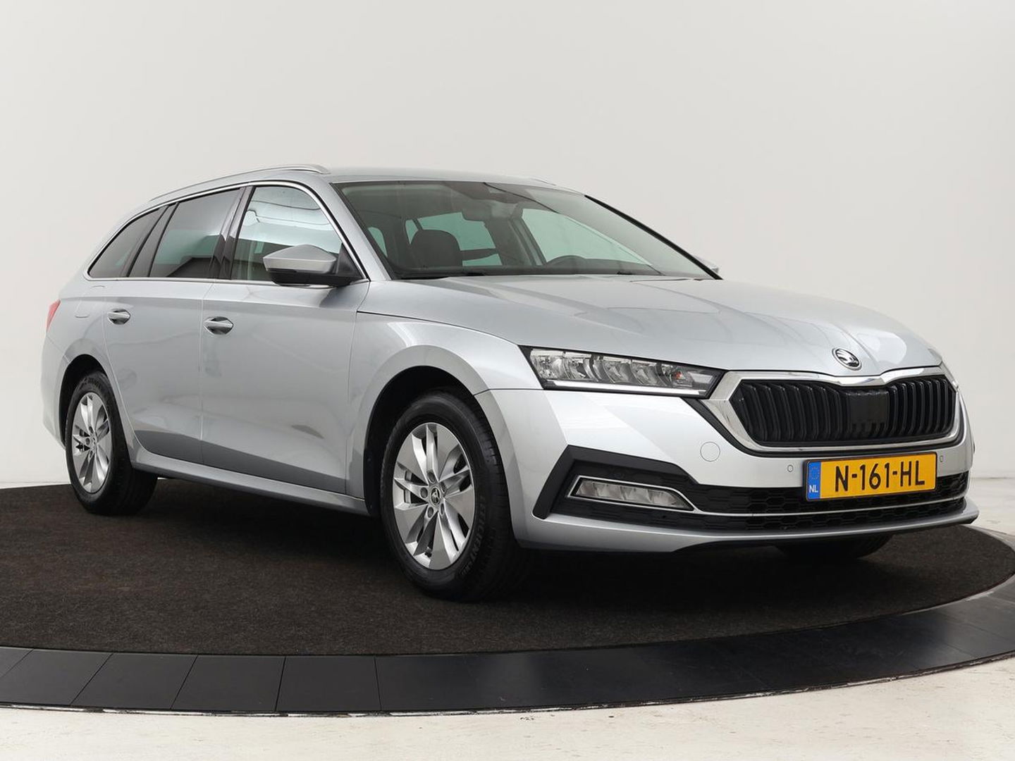 Škoda Octavia Combi 1.0 TSI Business Edition | Stoelverwarming | Trekhaak | Adaptive cruise | Elektrische achterklep | Carplay | Sfeerverlichting