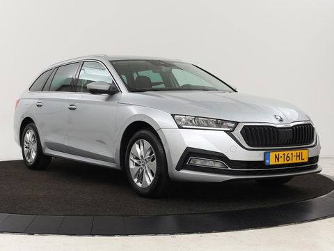 Škoda Octavia Combi 1.0 TSI Business Edition | Stoelverwarming | Trekhaak | Adaptive cruise | Elektrische achterklep | Carplay | Sfeerverlichting