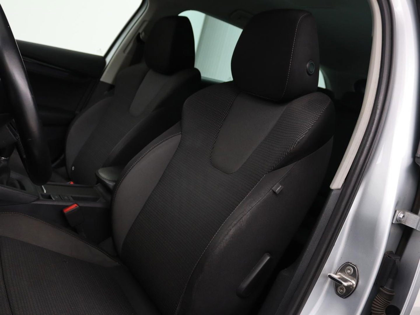 Škoda Octavia Combi 1.0 TSI Business Edition | Stoelverwarming | Trekhaak | Adaptive cruise | Elektrische achterklep | Carplay | Sfeerverlichting