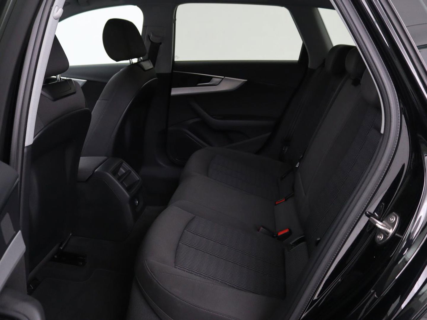 Audi A4 Avant 2.0 TFSI MHEV Design Pro Line Plus | Stoelverwarming | Elektrische achterklep | Navigatie | LED | Bleutooth | Keyless