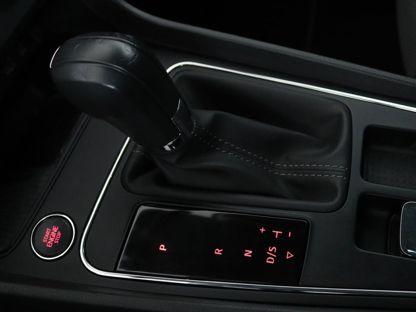 SEAT Leon 1.0 EcoTSI Style Business Intense | 1e eigenaar | DSG automaat | Camera | Stoelverwarming | Carplay | Virtual cockpit