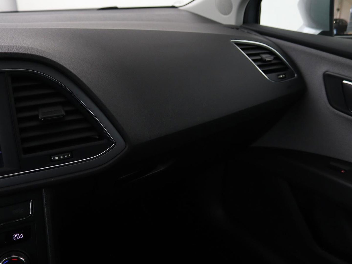 SEAT Leon 1.0 EcoTSI Style Business Intense | 1e eigenaar | DSG automaat | Camera | Stoelverwarming | Carplay | Virtual cockpit