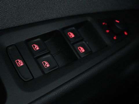 SEAT Leon 1.0 EcoTSI Style Business Intense | 1e eigenaar | DSG automaat | Camera | Stoelverwarming | Carplay | Virtual cockpit