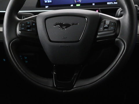Ford Mustang Mach-E RWD 75 kWh | Leder | 360 camera | Stoel & Stuurverwarming | Trekhaak | Adaptive cruise | Elektrische achterklep | Carplay