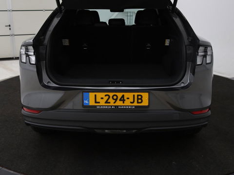Ford Mustang Mach-E RWD 75 kWh | Leder | 360 camera | Stoel & Stuurverwarming | Trekhaak | Adaptive cruise | Elektrische achterklep | Carplay