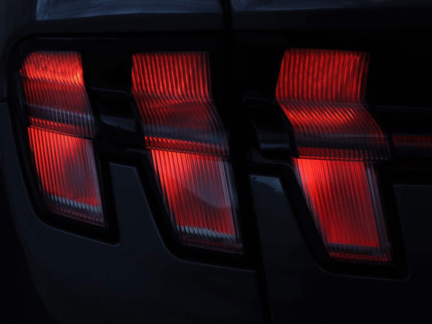 Ford Mustang Mach-E RWD 75 kWh | Leder | 360 camera | Stoel & Stuurverwarming | Trekhaak | Adaptive cruise | Elektrische achterklep | Carplay