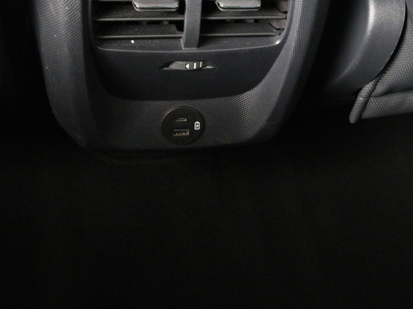 Ford Mustang Mach-E RWD 75 kWh | Leder | 360 camera | Stoel & Stuurverwarming | Trekhaak | Adaptive cruise | Elektrische achterklep | Carplay