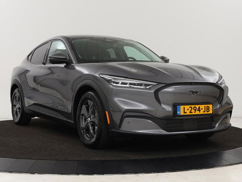 Ford Mustang Mach-E RWD 75 kWh | Leder | 360 camera | Stoel & Stuurverwarming | Trekhaak | Adaptive cruise | Elektrische achterklep | Carplay