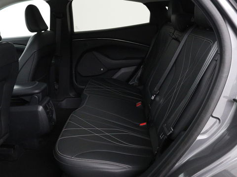 Ford Mustang Mach-E RWD 75 kWh | Leder | 360 camera | Stoel & Stuurverwarming | Trekhaak | Adaptive cruise | Elektrische achterklep | Carplay