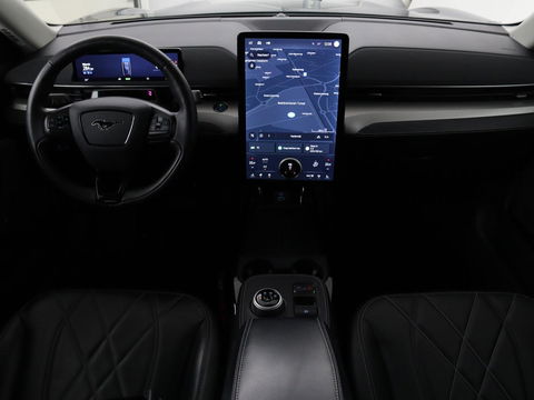 Ford Mustang Mach-E RWD 75 kWh | Leder | 360 camera | Stoel & Stuurverwarming | Trekhaak | Adaptive cruise | Elektrische achterklep | Carplay