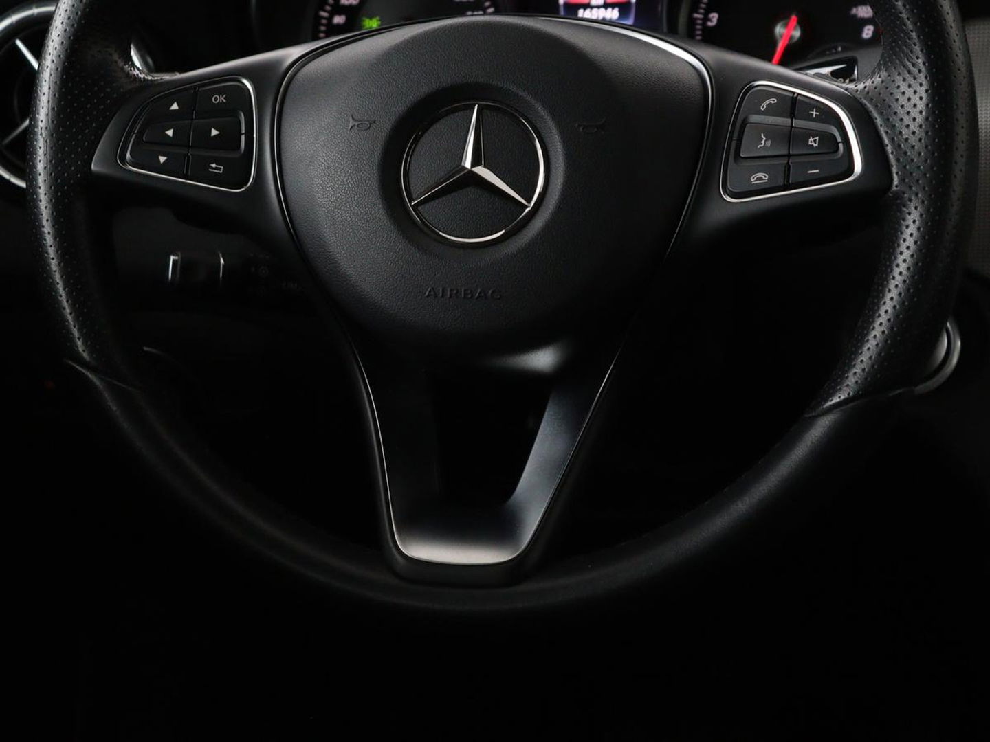Mercedes-Benz CLA-Klasse Shooting Brake 180 Business Solution | Stoelverwarming | Camera | Bleutooth | Navigatie | LMV 18 inch | Sportstoelen | Half leder
