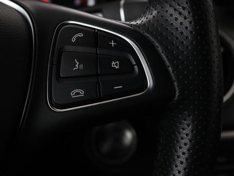 Mercedes-Benz CLA-Klasse Shooting Brake 180 Business Solution | Stoelverwarming | Camera | Bleutooth | Navigatie | LMV 18 inch | Sportstoelen | Half leder