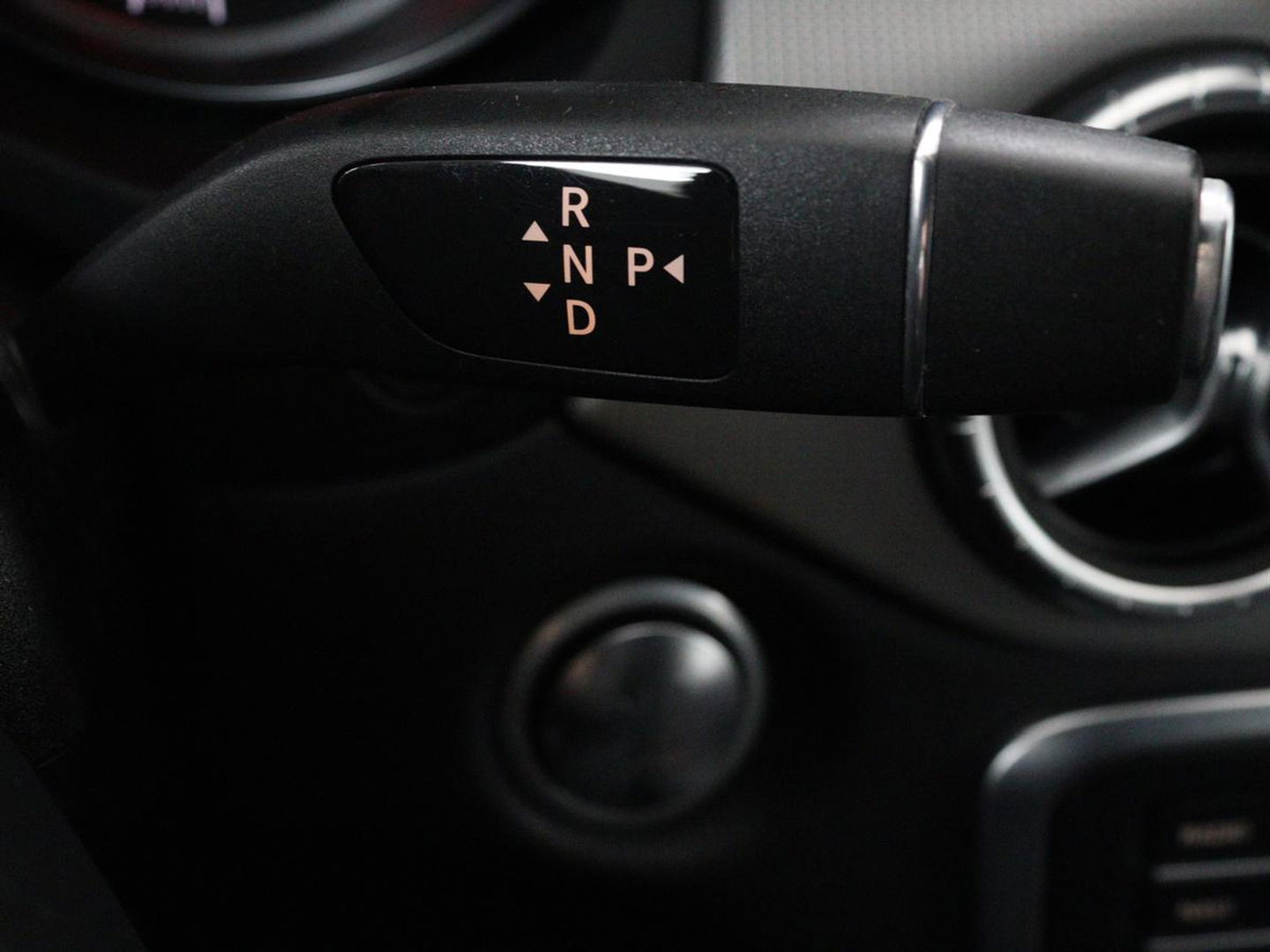 Mercedes-Benz CLA-Klasse Shooting Brake 180 Business Solution | Stoelverwarming | Camera | Bleutooth | Navigatie | LMV 18 inch | Sportstoelen | Half leder
