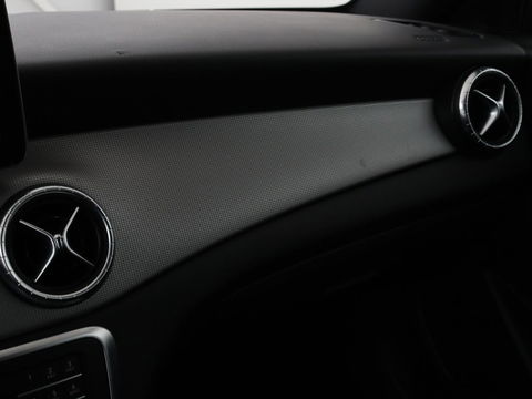 Mercedes-Benz CLA-Klasse Shooting Brake 180 Business Solution | Stoelverwarming | Camera | Bleutooth | Navigatie | LMV 18 inch | Sportstoelen | Half leder