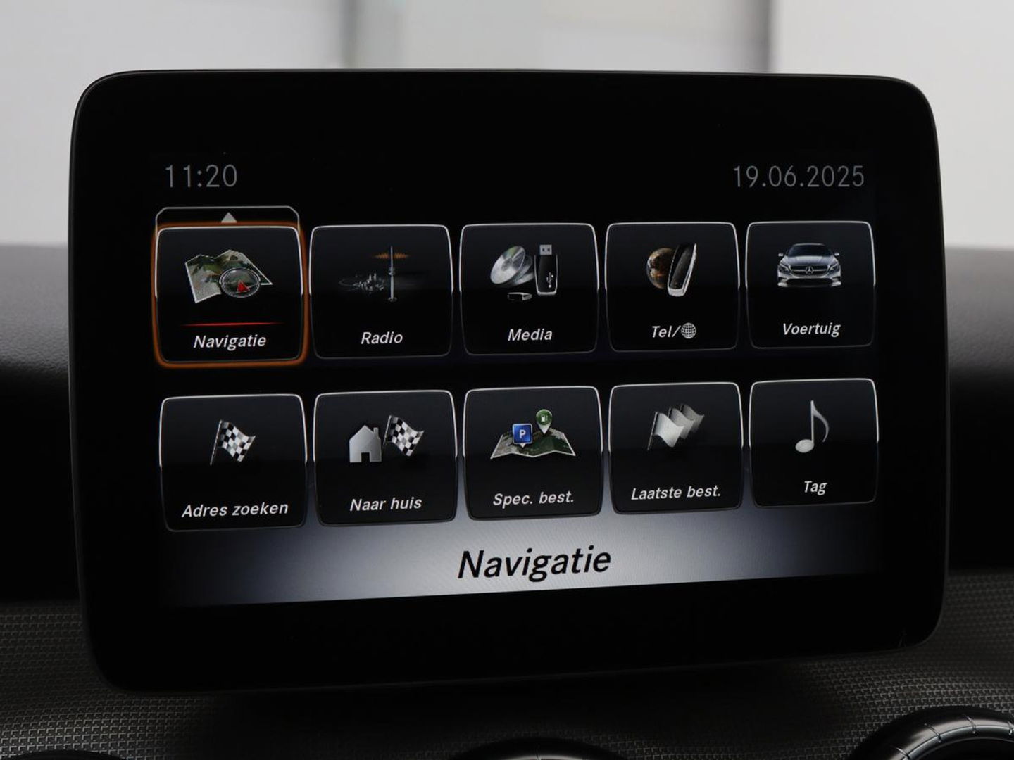Mercedes-Benz CLA-Klasse Shooting Brake 180 Business Solution | Stoelverwarming | Camera | Bleutooth | Navigatie | LMV 18 inch | Sportstoelen | Half leder