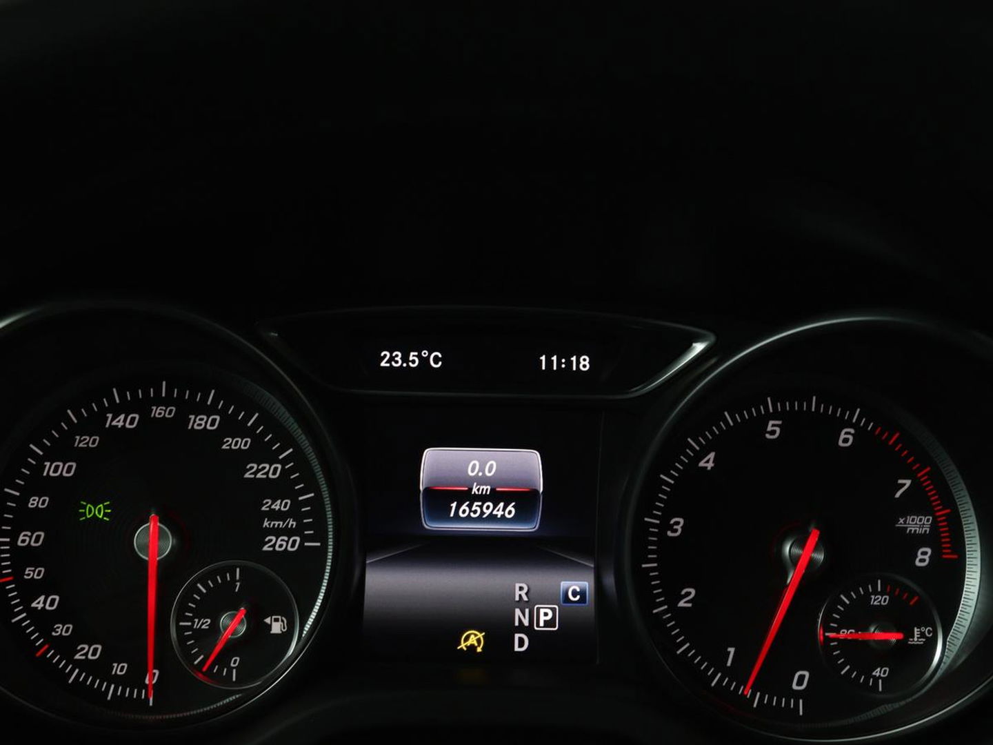 Mercedes-Benz CLA-Klasse Shooting Brake 180 Business Solution | Stoelverwarming | Camera | Bleutooth | Navigatie | LMV 18 inch | Sportstoelen | Half leder