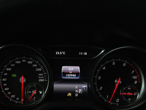 Mercedes-Benz CLA-Klasse Shooting Brake 180 Business Solution | Stoelverwarming | Camera | Bleutooth | Navigatie | LMV 18 inch | Sportstoelen | Half leder