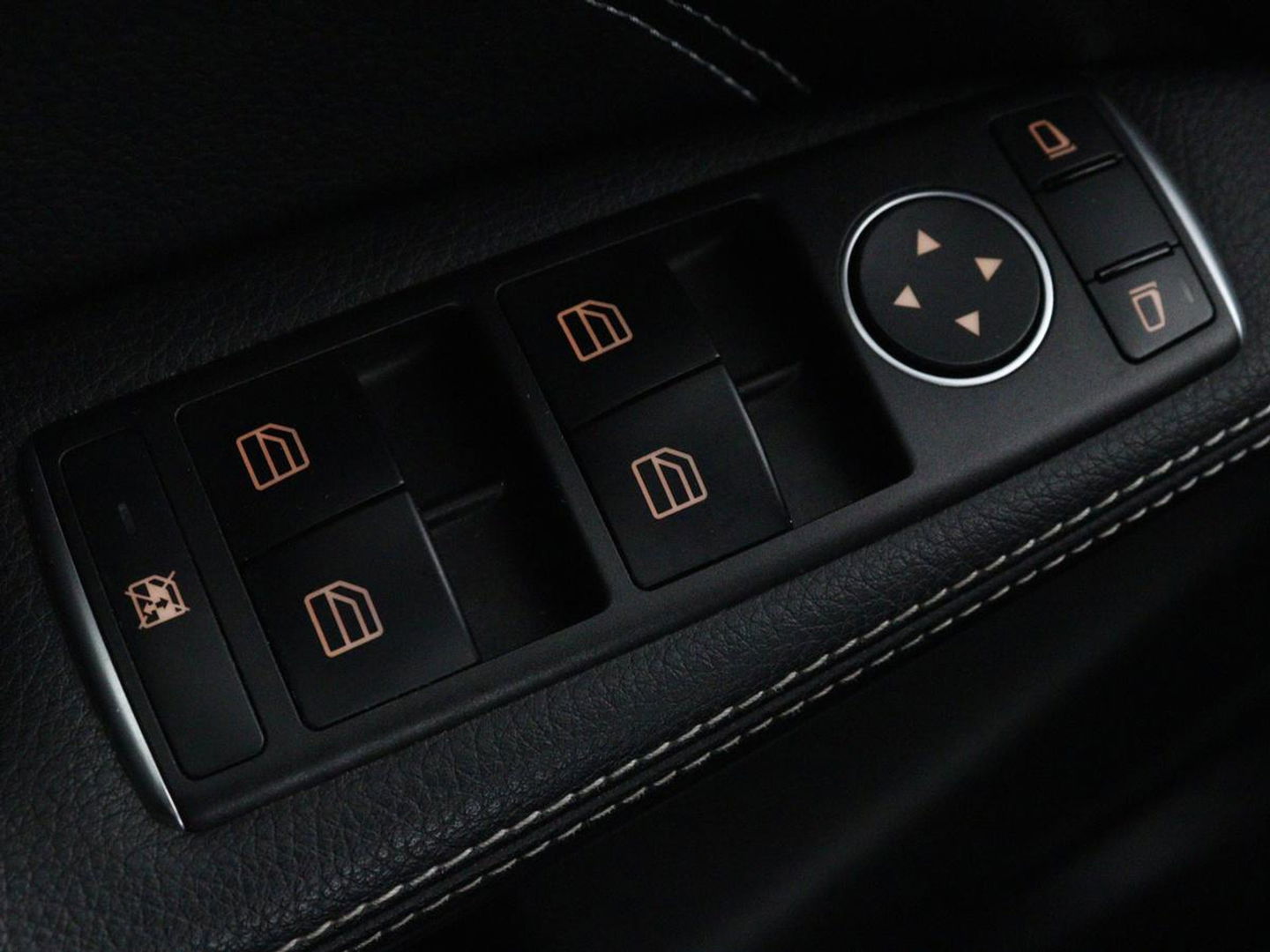 Mercedes-Benz CLA-Klasse Shooting Brake 180 Business Solution | Stoelverwarming | Camera | Bleutooth | Navigatie | LMV 18 inch | Sportstoelen | Half leder