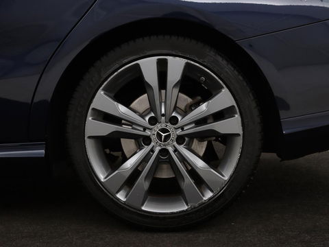 Mercedes-Benz CLA-Klasse Shooting Brake 180 Business Solution | Stoelverwarming | Camera | Bleutooth | Navigatie | LMV 18 inch | Sportstoelen | Half leder