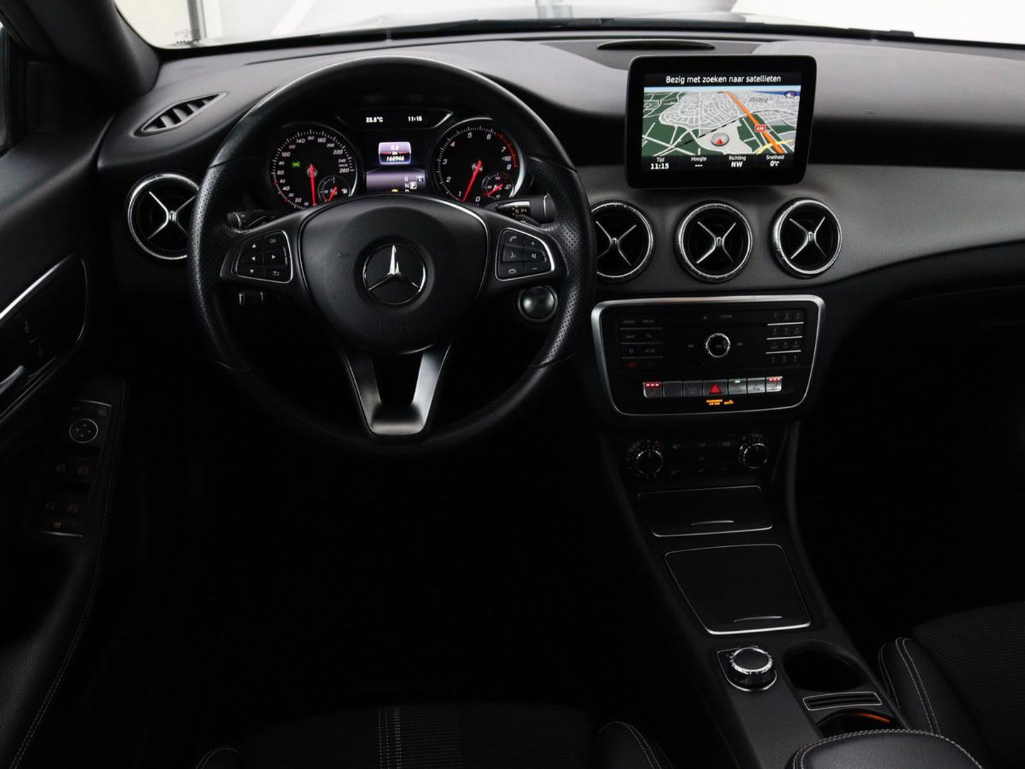 Mercedes-Benz CLA-Klasse Shooting Brake 180 Business Solution | Stoelverwarming | Camera | Bleutooth | Navigatie | LMV 18 inch | Sportstoelen | Half leder