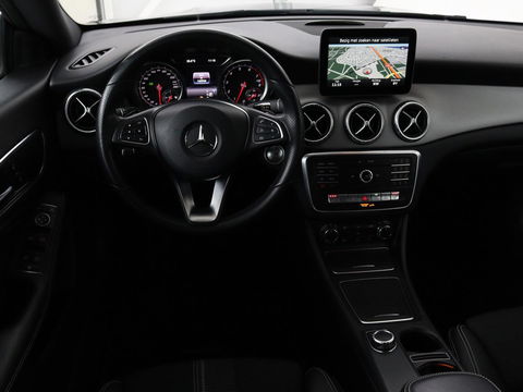 Mercedes-Benz CLA-Klasse Shooting Brake 180 Business Solution | Stoelverwarming | Camera | Bleutooth | Navigatie | LMV 18 inch | Sportstoelen | Half leder