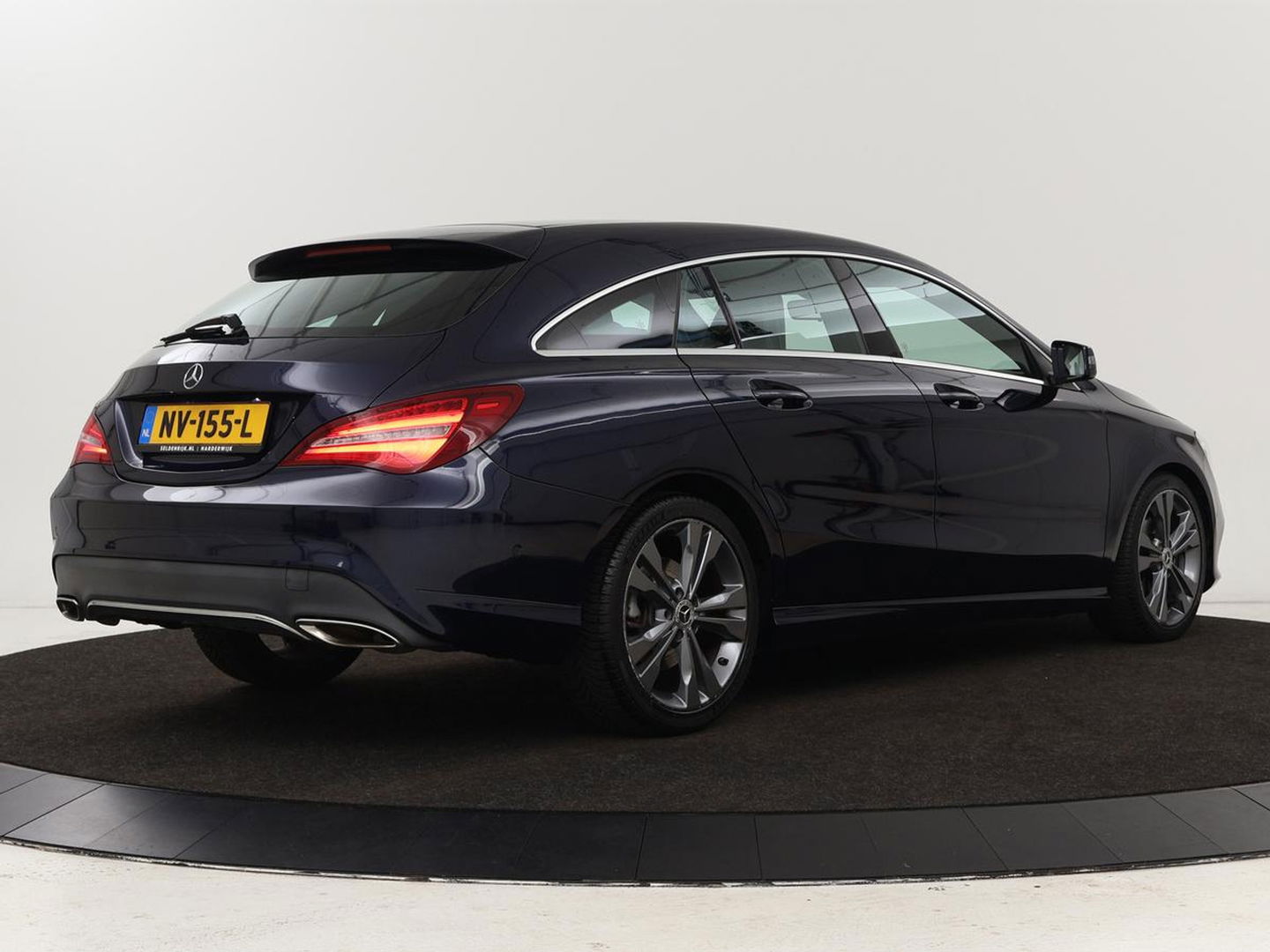 Mercedes-Benz CLA-Klasse Shooting Brake 180 Business Solution | Stoelverwarming | Camera | Bleutooth | Navigatie | LMV 18 inch | Sportstoelen | Half leder