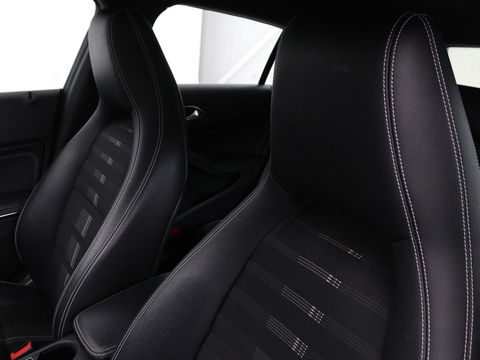Mercedes-Benz CLA-Klasse Shooting Brake 180 Business Solution | Stoelverwarming | Camera | Bleutooth | Navigatie | LMV 18 inch | Sportstoelen | Half leder