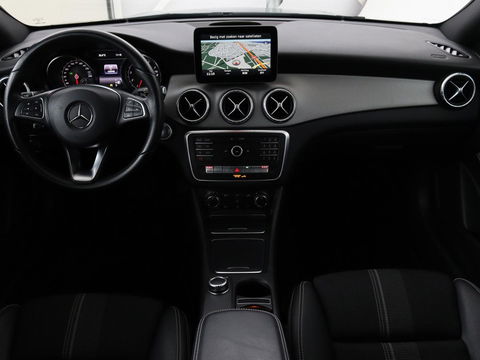 Mercedes-Benz CLA-Klasse Shooting Brake 180 Business Solution | Stoelverwarming | Camera | Bleutooth | Navigatie | LMV 18 inch | Sportstoelen | Half leder