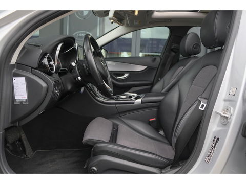 Mercedes-Benz C-Klasse C180 156pk Ambition Panoramadak 1/2 Leder Navigatie Stoelverwarming Led intelligent NLauto NAP 17" LMV