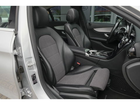 Mercedes-Benz C-Klasse C180 156pk Ambition Panoramadak 1/2 Leder Navigatie Stoelverwarming Led intelligent NLauto NAP 17" LMV